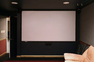 Vega manual projector screen (approx. 1.90 x 1.50 m)