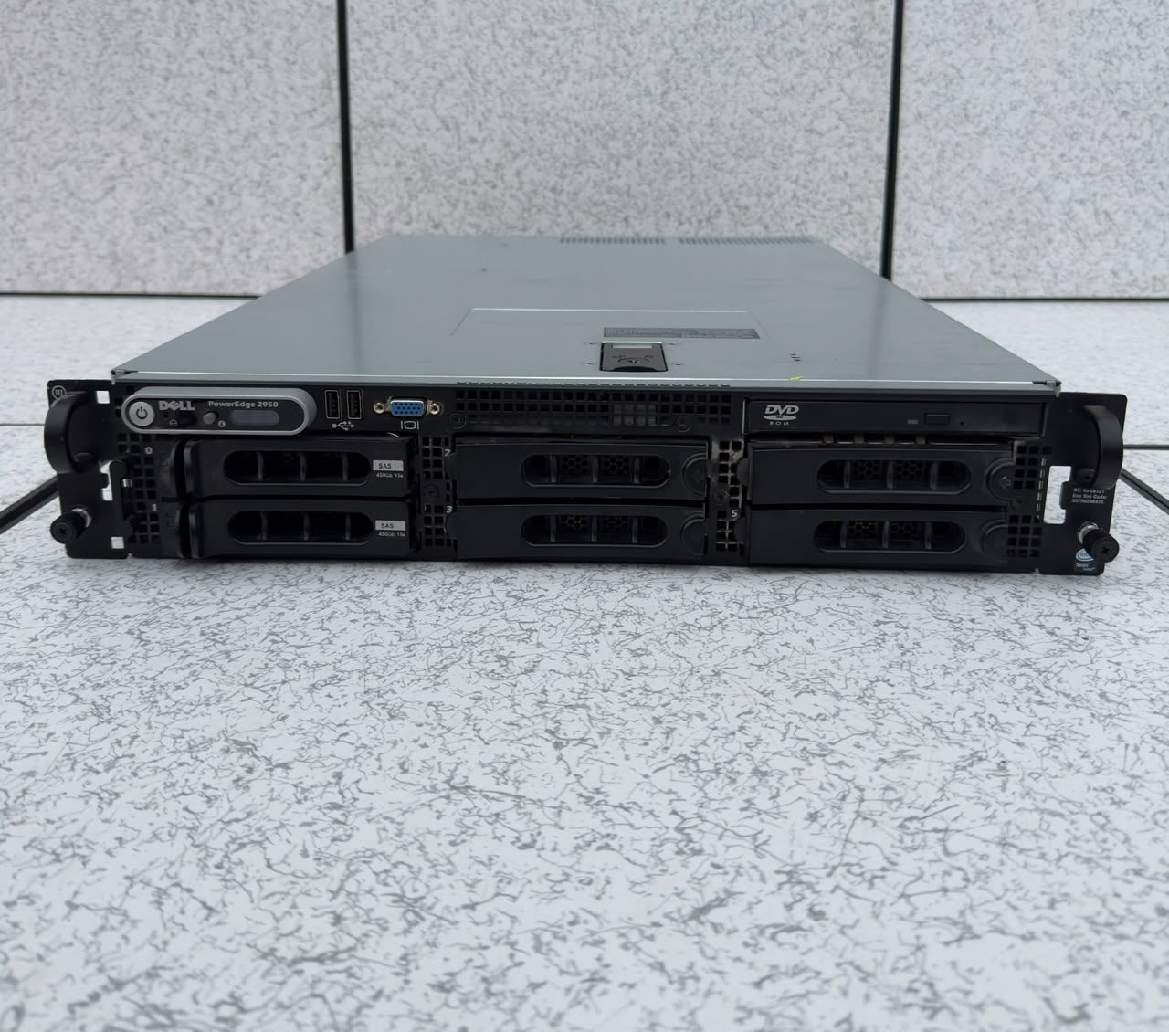 Dell PowerEdge 2950 server